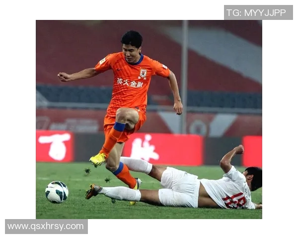 山东鲁能泰山迎战河南建业争夺中超联赛关键三分之战